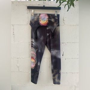 NWOT:Onzie High Rise Graphic Legging+Elastic Bra set, Moon/Butterfly print, S/M